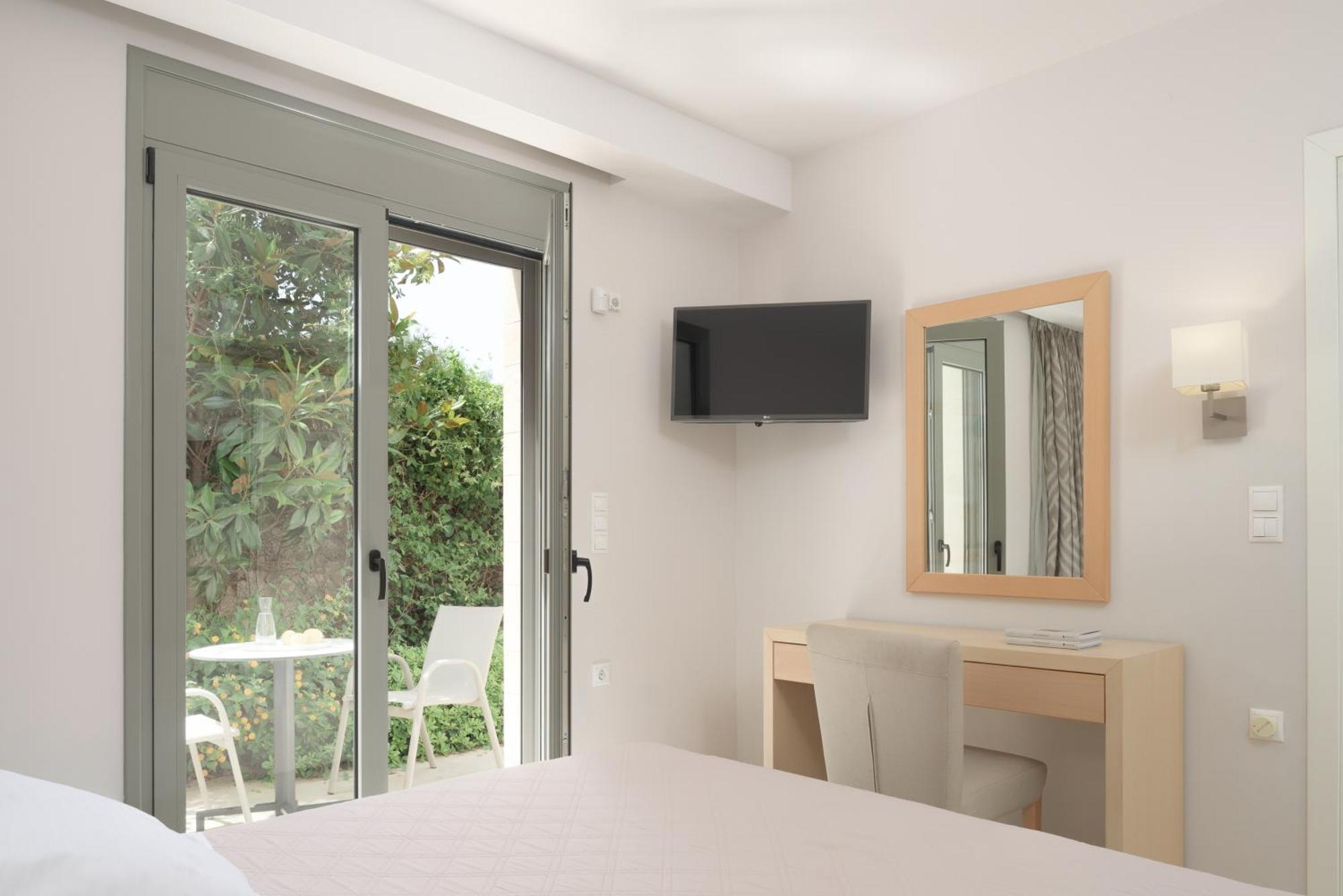 Eco Villa, A Perfect Escape Close To The Beach, By Thinkvilla Maroulas Exterior photo
